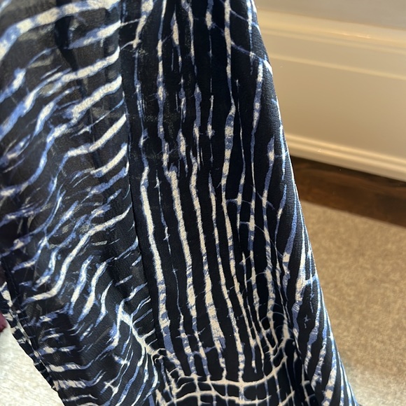 LOVESHACK FANCY Navy and white shirt sleeved silky top. - Picture 3 of 3